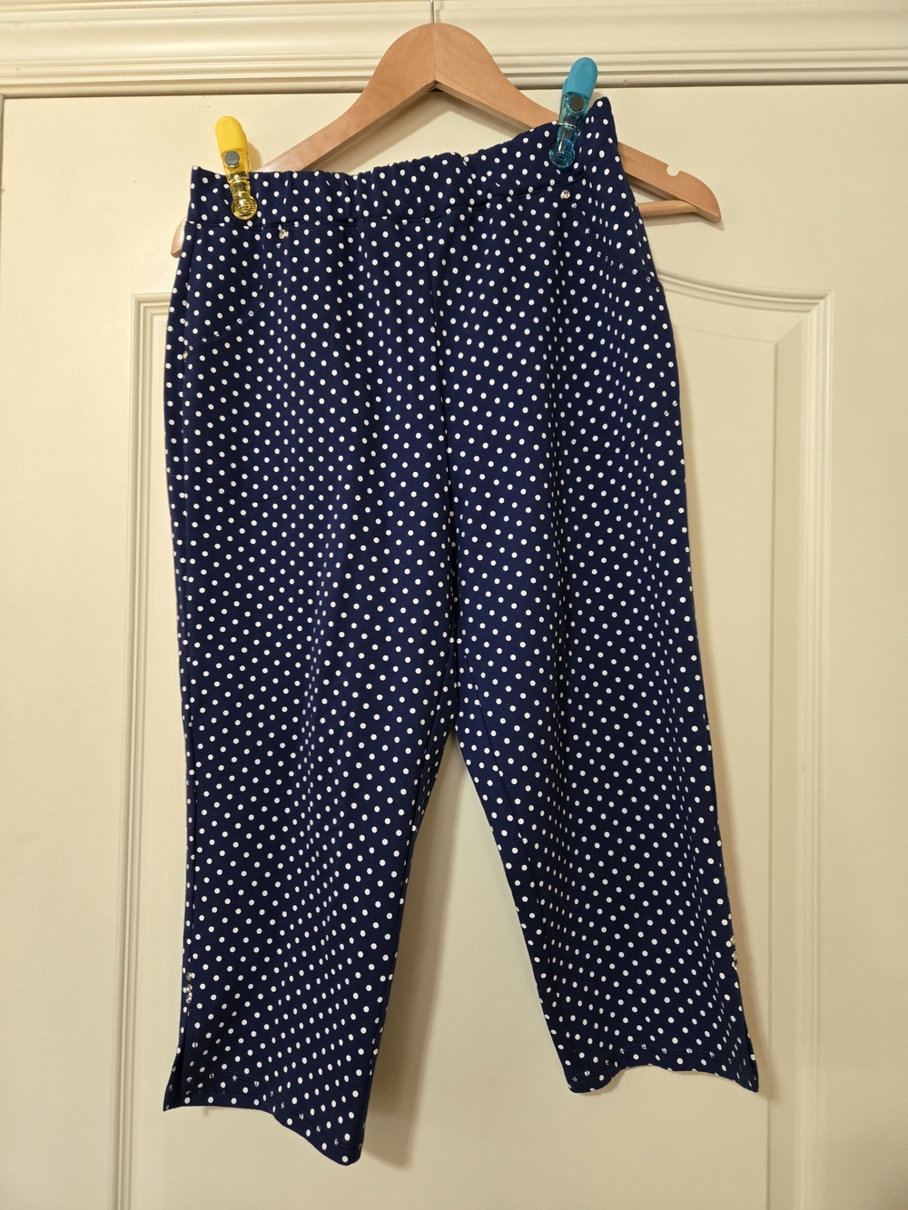 Quacker Factory Navy with White Polka Dot Soft Pull On Stretch Capris